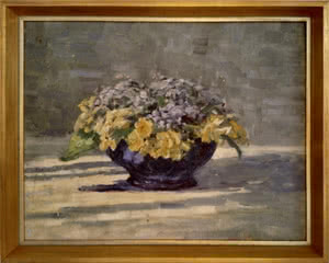 Violette Schale mit Blumen